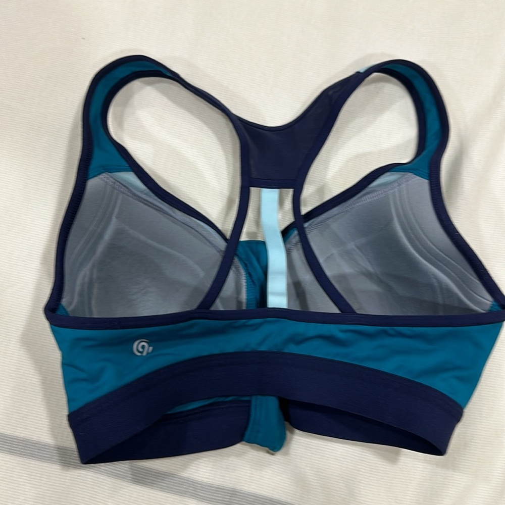 Front zip sports bra - Picture 3 of 3